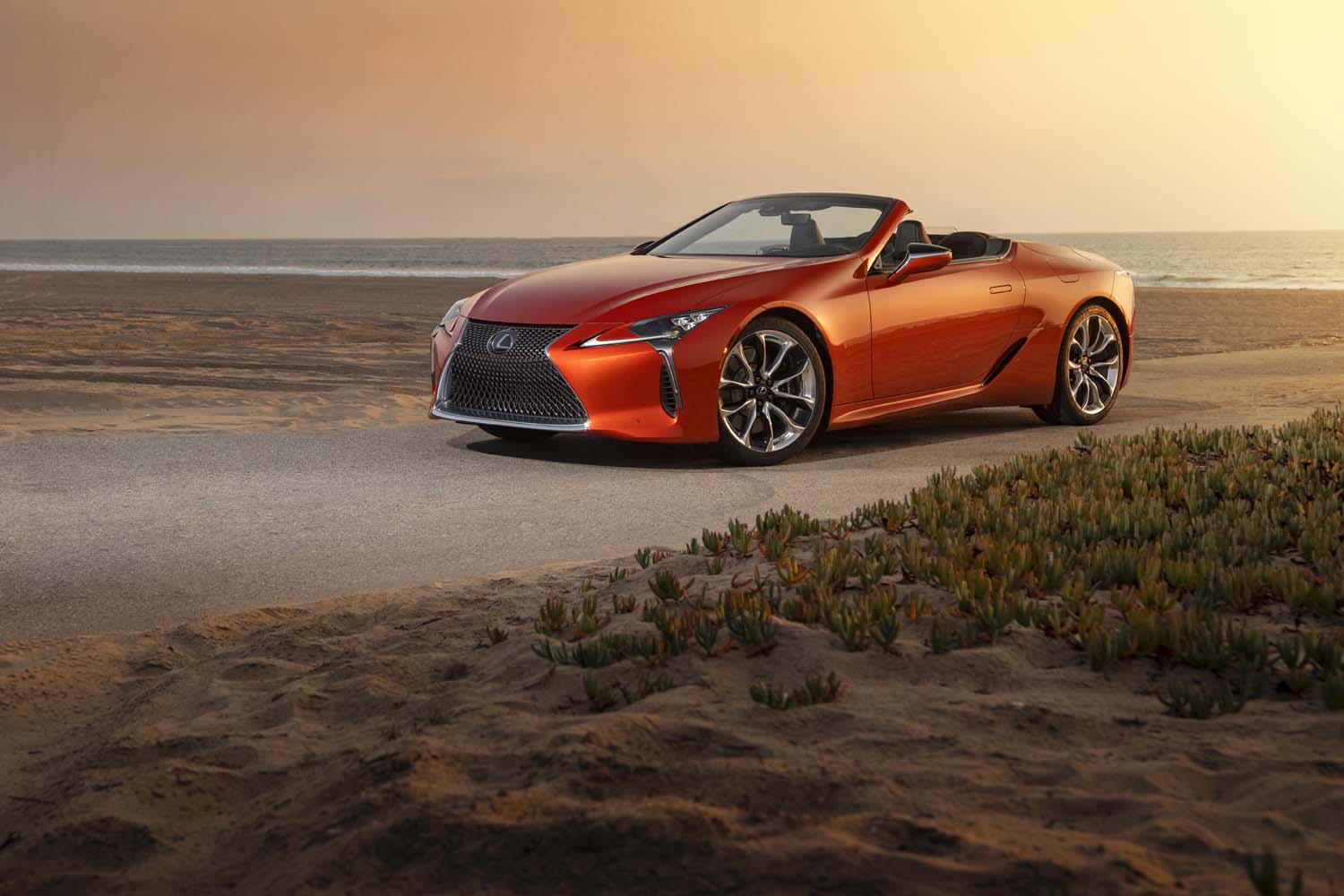 Les modèles Lexus LC 2023 et Lexus LS 2023 offrent le plus haut niveau de luxe de Lexus